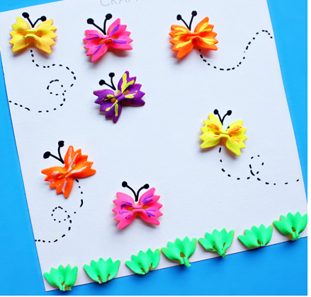 mariposas con pasta de colores